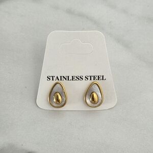 Elegant Gold and White Teardrop Earrings Or Avocado Design